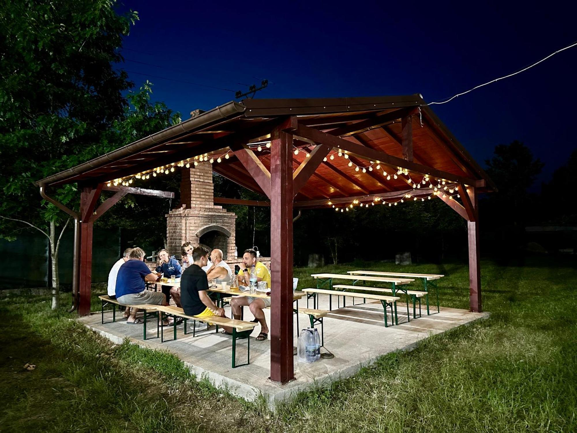 Hostel Horia Plopeni Экстерьер фото
