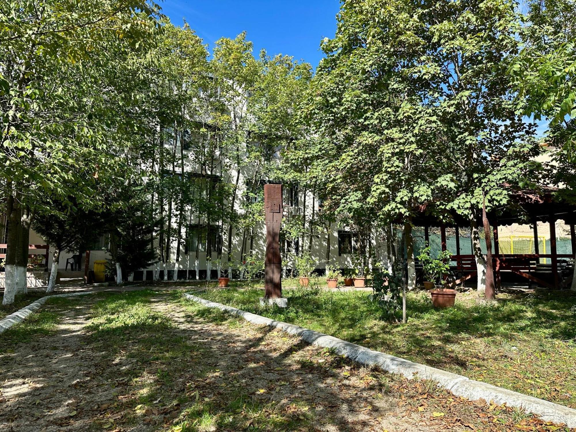Hostel Horia Plopeni Экстерьер фото