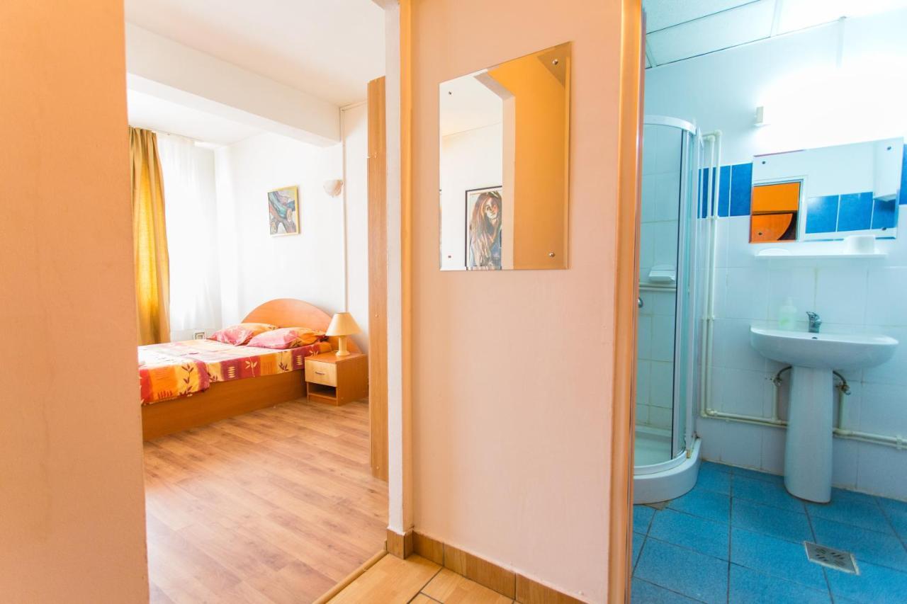 Hostel Horia Plopeni Экстерьер фото